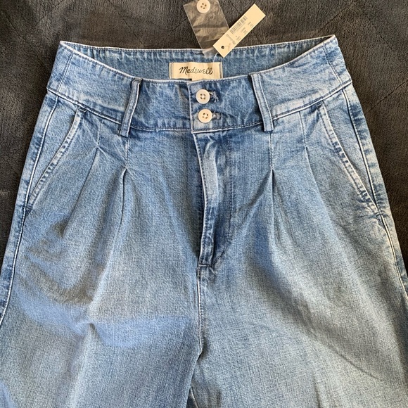 Pleated Wide-Leg Jeans in Kinnon Wash - Picture 4 of 5